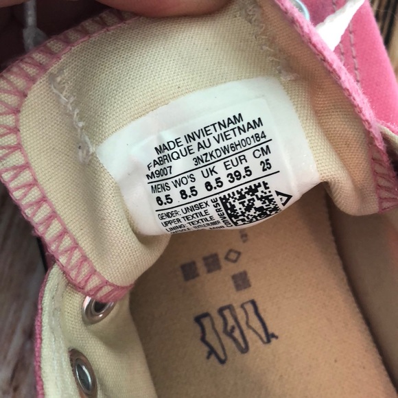 Pink converse! - Picture 4 of 5